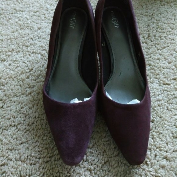 EAST 5th. Burgundy Pumps - Picture 1 of 7